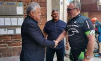 Кметът на Гоце Делчев приветства германски колоездачи,водени от олимпийски шампион