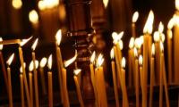 Поскъпват свещите в храмовете