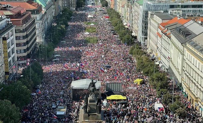 70 000 на антиправителствен протест в Прага заради скъпия газ
