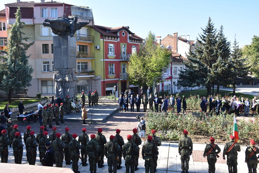 С историческа възстановка Благоевград чества 110 г. от Освобождението си