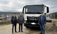 Община Разлог закупи нов сметосъбиращ камион за отпадъци на общинска фирма  Благоустройство и чистота” и  нов ратрак за ски писта  Кулиното