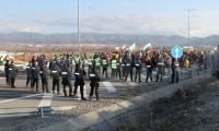 На протеста край Благоевград- сблъсъци, разправии и блокади на пътя